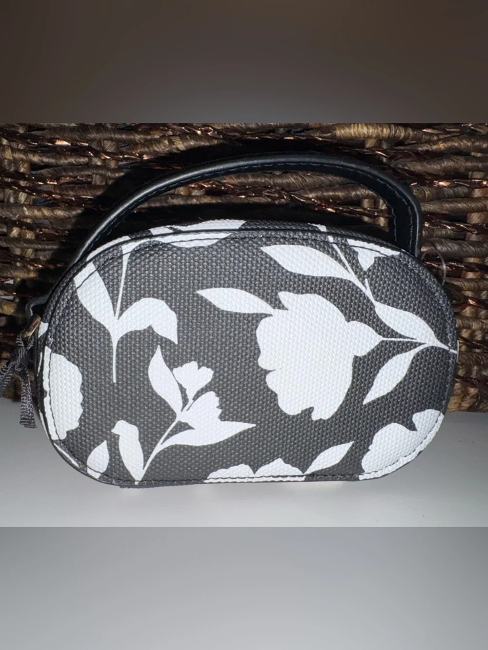 SOLD. Kate Spade Black & White Floral Mini Zip Pouch / Coin Case NWT